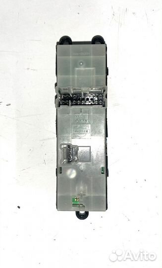 Кнопки стеклоподъемников Nissan Note