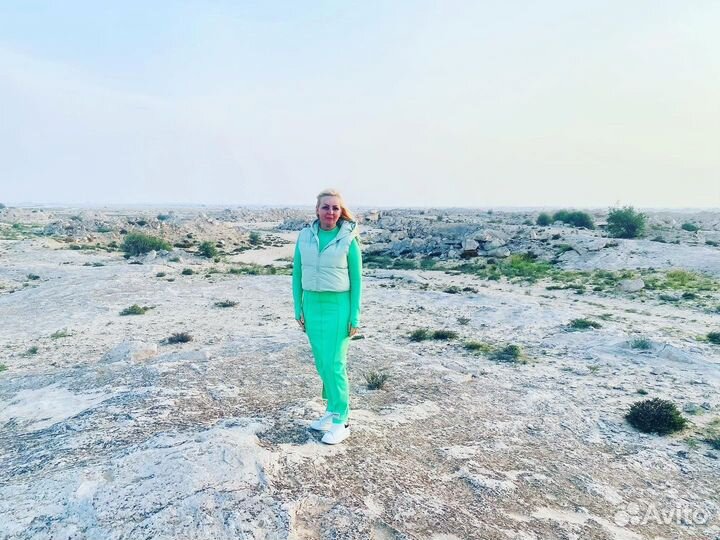 Яркое женское платье