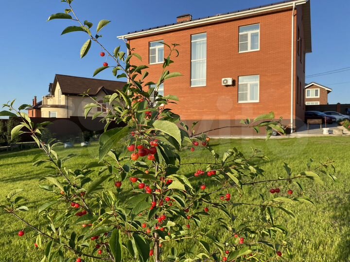 Коттедж 215 м² на участке 13 сот.