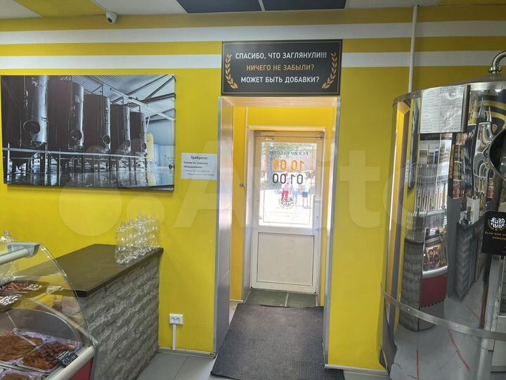 Торговая площадь 100 м² на 1-ой линии на остановке