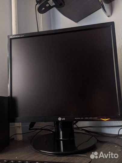 Монитор LG 19
