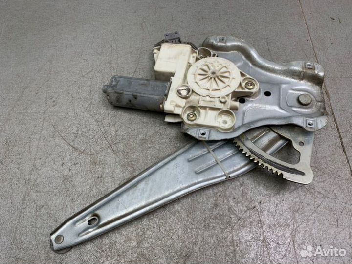 Стеклоподъемник задний правый Toyota Avensis T250