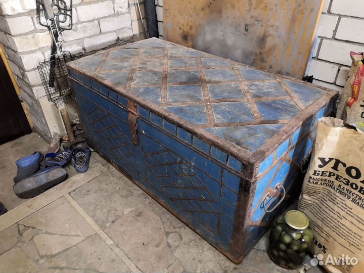 Сундук деревянный старинный