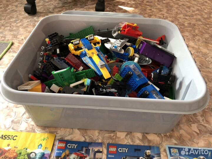 Ящик с лего конструктором для мальчиков