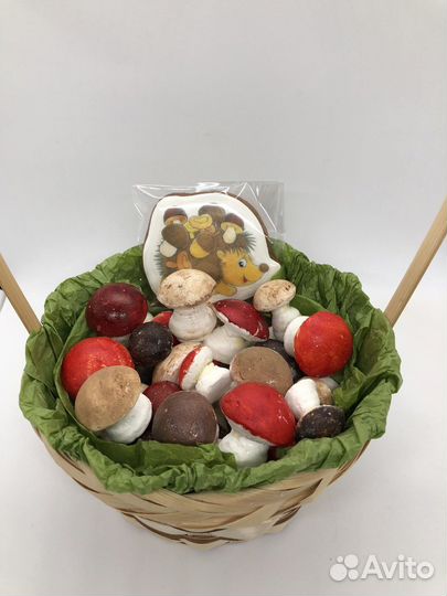 Зефирные грибы в корзине