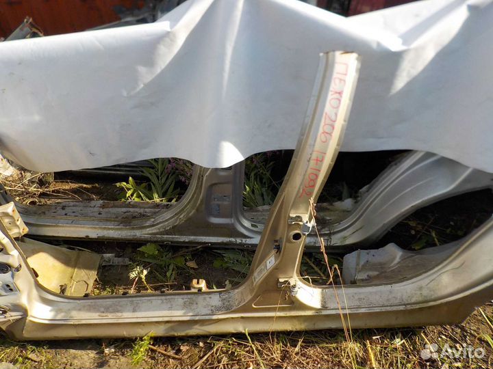 Боковина кузова peugeot 206 левая