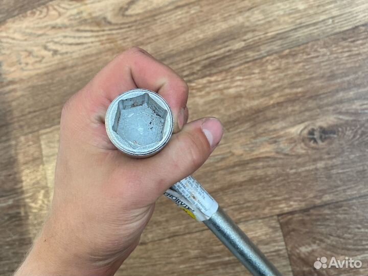 Ключ баллонный 21