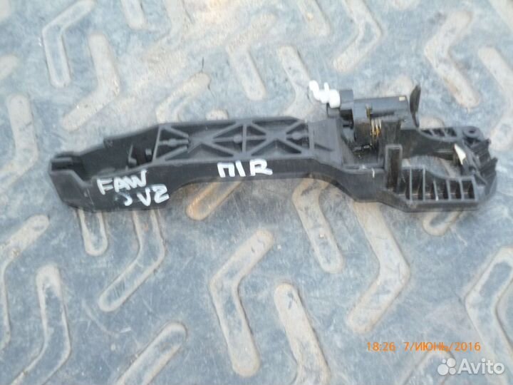 Кронштейн ручки FAW V2 2012-2015 В2