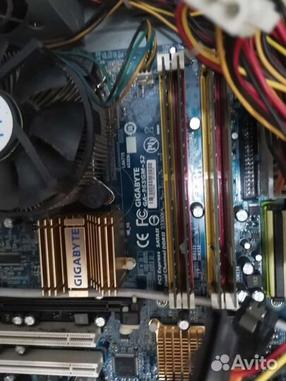 Материнские платы 775 много