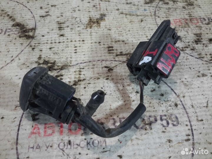 Форсунка омывателя стекла BMW 1 E87