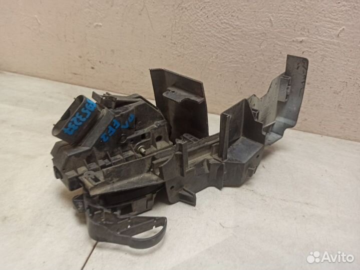 Замок двери передней левой