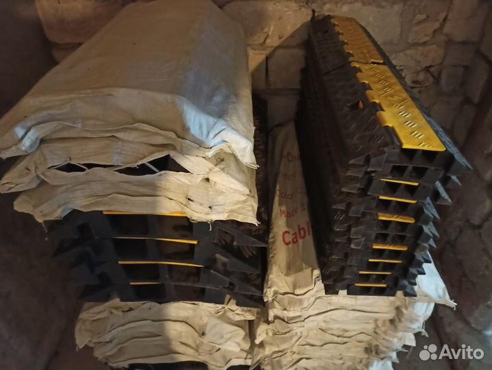 Кабель-каналы Handle и Cable Protector