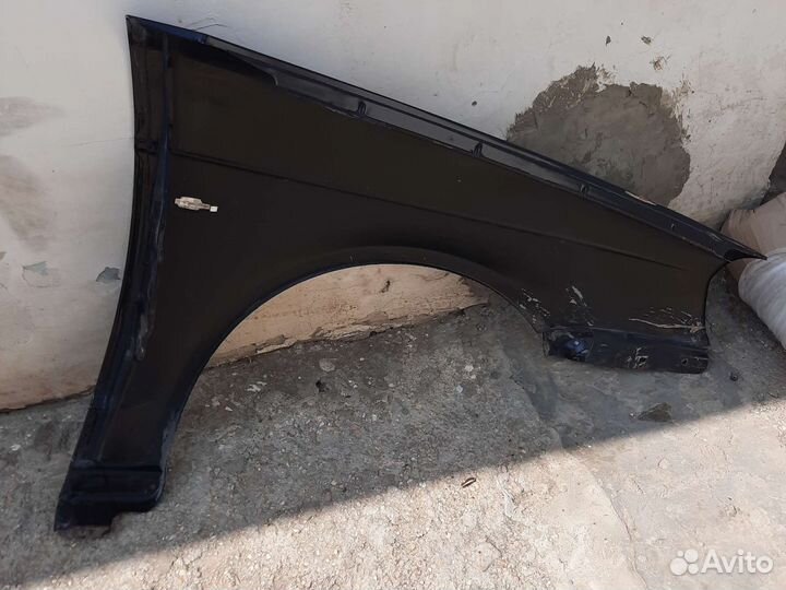 Крыло левое priora чёрный