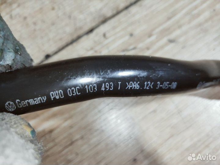 Шланг вентиляции картерных газов Volkswagen Golf 5