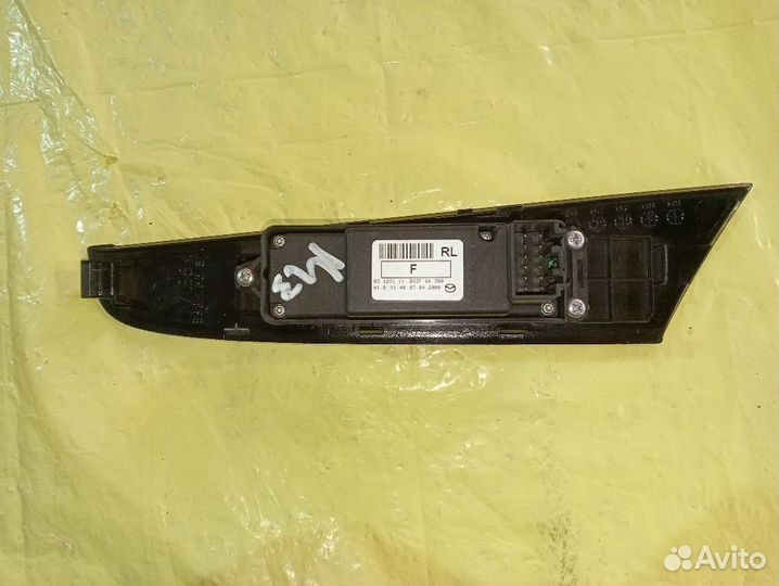 Кнопка стеклоподъемника задняя левая Mazda 3 BK Z6