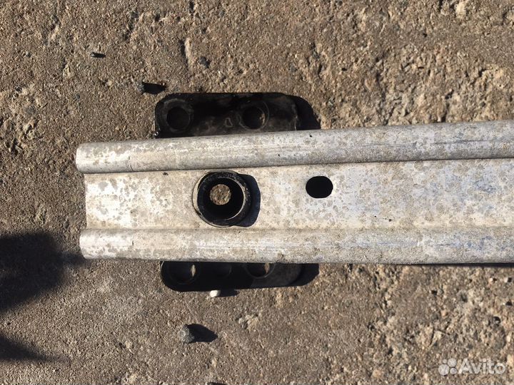 Усилитель заднего бампера audi Q7 2008г