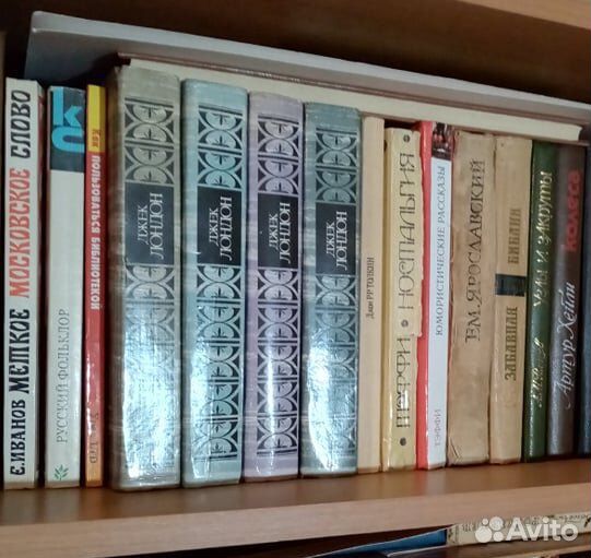 Книги старые много