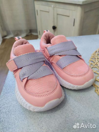 Кроссовки для девочки