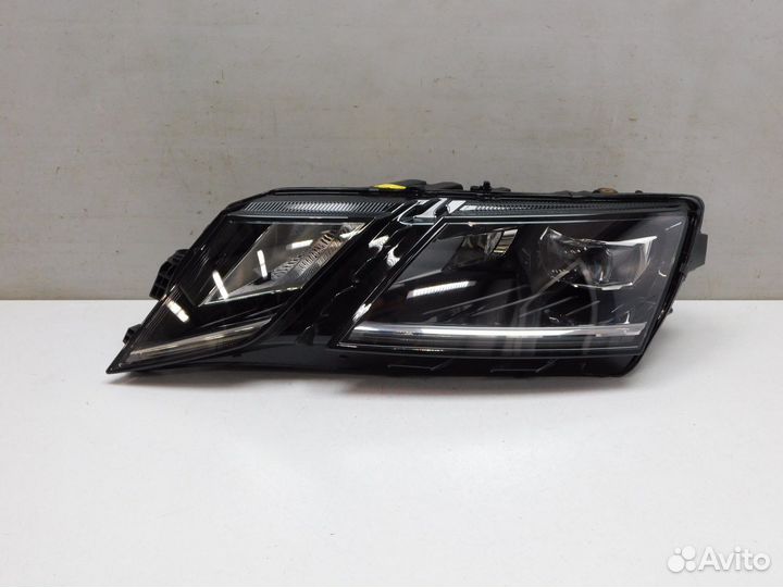 Фара левая Skoda Octavia