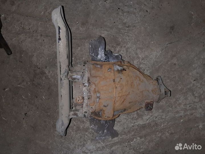 Редуктор зад мерседес 220 полный привод 3.7