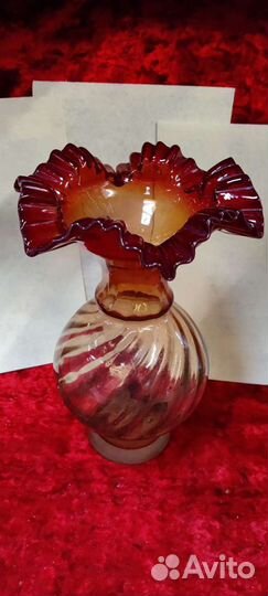 Красивая Стеклянная Ваз. Красное стекло