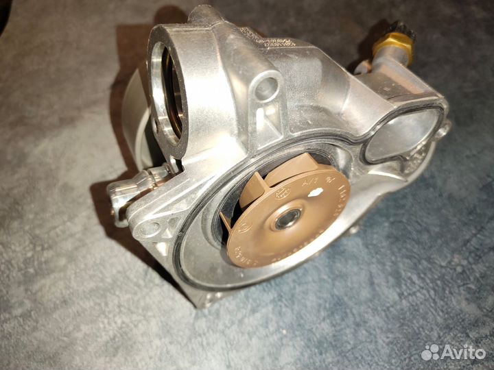 Помпа водяная BMW 5-серия F10/F11 (2009) /X5 E70