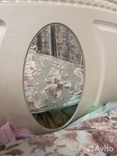 Кровать с зеркалом