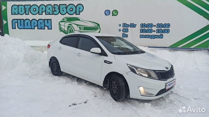 Накладка декоративная Kia Rio 3 847504Y000. Под рулевую колонку