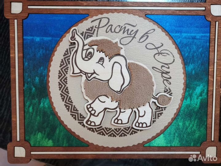 Деревянная шкатулка