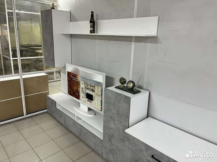 Стенка Лира +Комод Виктор