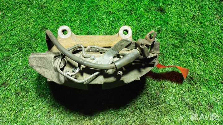 Суппорт передний правый Audi A8 D2