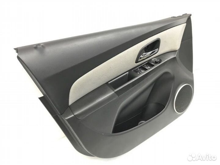 Обшивка двери передняя левая Chevrolet Cruze 1