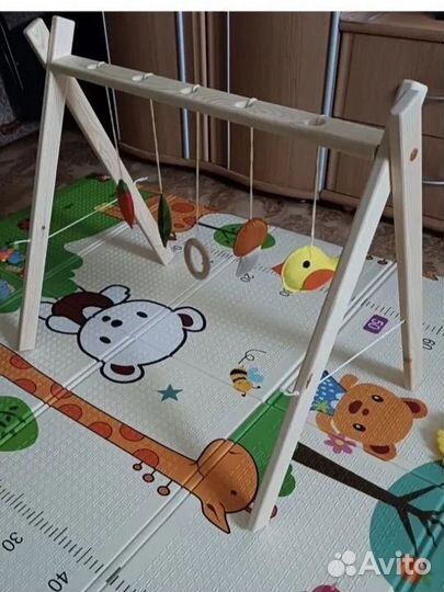 Деревянный мобиль