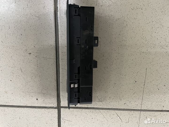 Блок управления стеклоподъемниками Renault Fluence