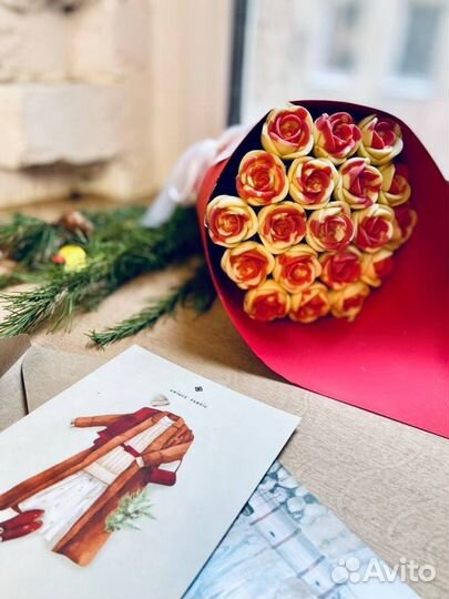 Шоколадные двухцветные розы в букете