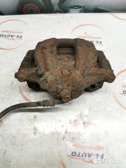 Суппорт тормозной передний левый Honda Cr-V 2.0