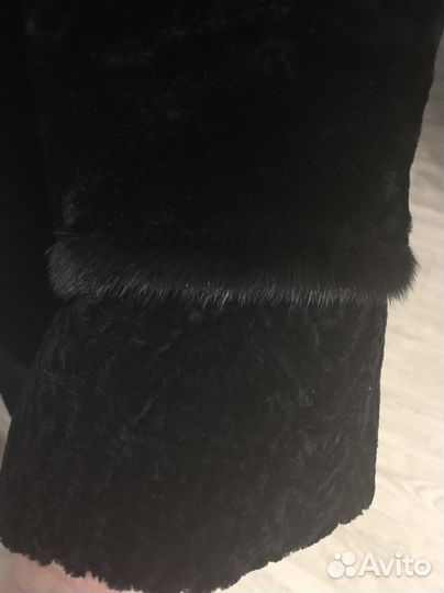 Шуба мутоновая с капюшоном и отделкой норкой