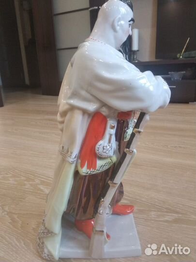 Тарас Бульба фарфоровая статуэтка (большой)