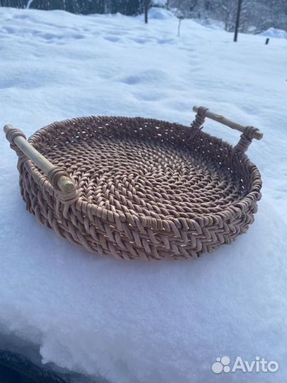 Плетеный поднос с ручками
