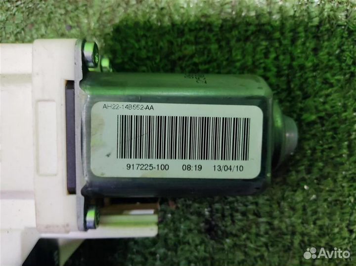 Мотор стеклоподъёмника передний правый Land Rover