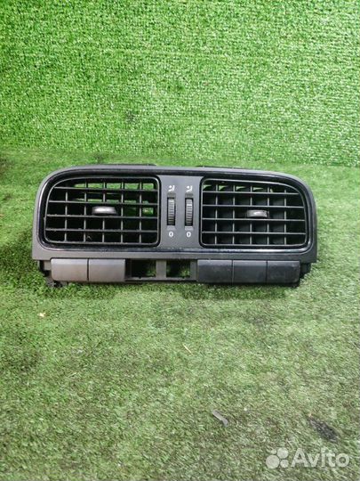 Дефлектор воздушный центральный Volkswagen Polo