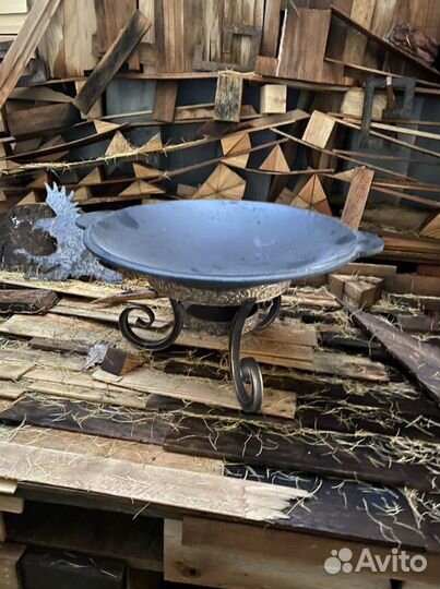 Садж чугунныйс подставкой, мангалы