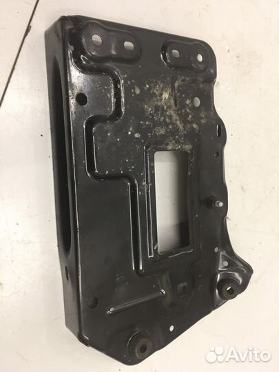 Площадка под аккумулятор (Mercedes-Benz GLA-class)