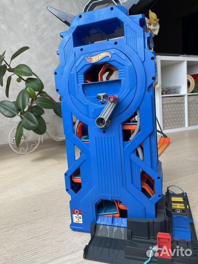 Hotwheels mega Garage
