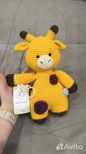 Развивающая вязаная игрушка жираф