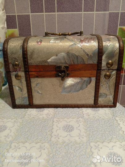 Сундучок деревянный