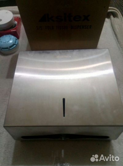 Диспенсер для сухих полотенец