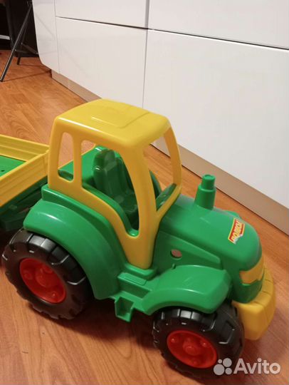 Трактор с прицепом