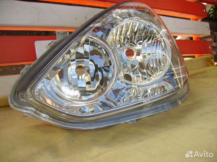 Левая фара на toyota caldina 02-05