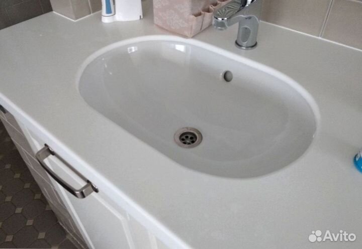 Столешница для ванной и кухни из искуственного кам